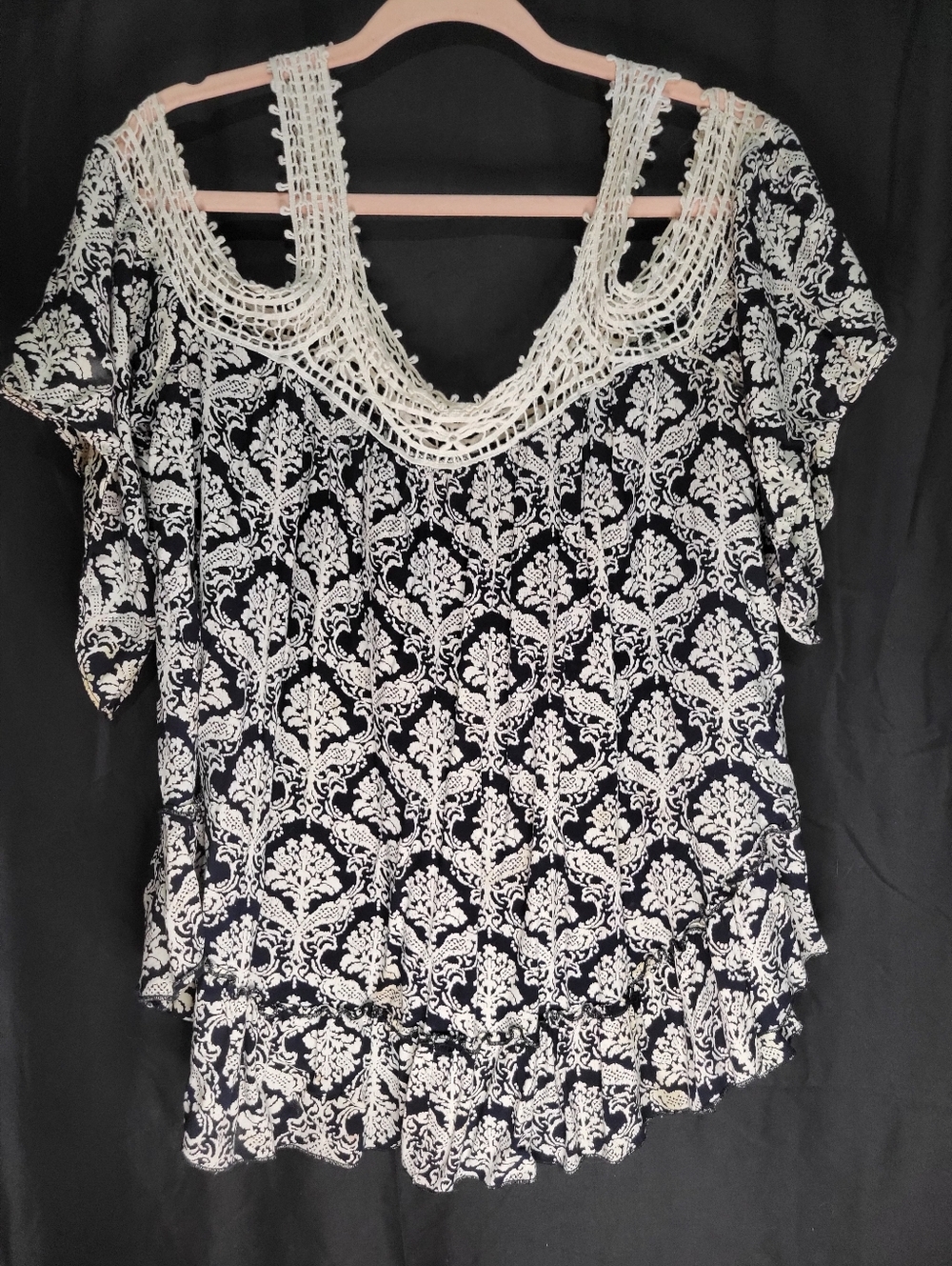 Women’s Black and White Crochet Trim Short Sleeve Top